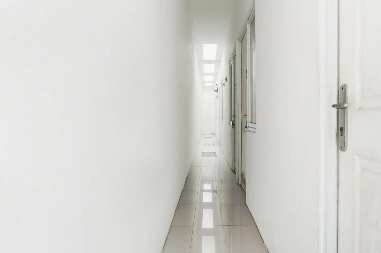 โอโย 91074 สตาริเอซ เซเนน Hotel จาการ์ตา ภายนอก รูปภาพ